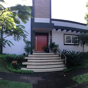 Quarto em Acomodações Particulares Em Linda Casa Em Jurere Internacional, Florianópolis